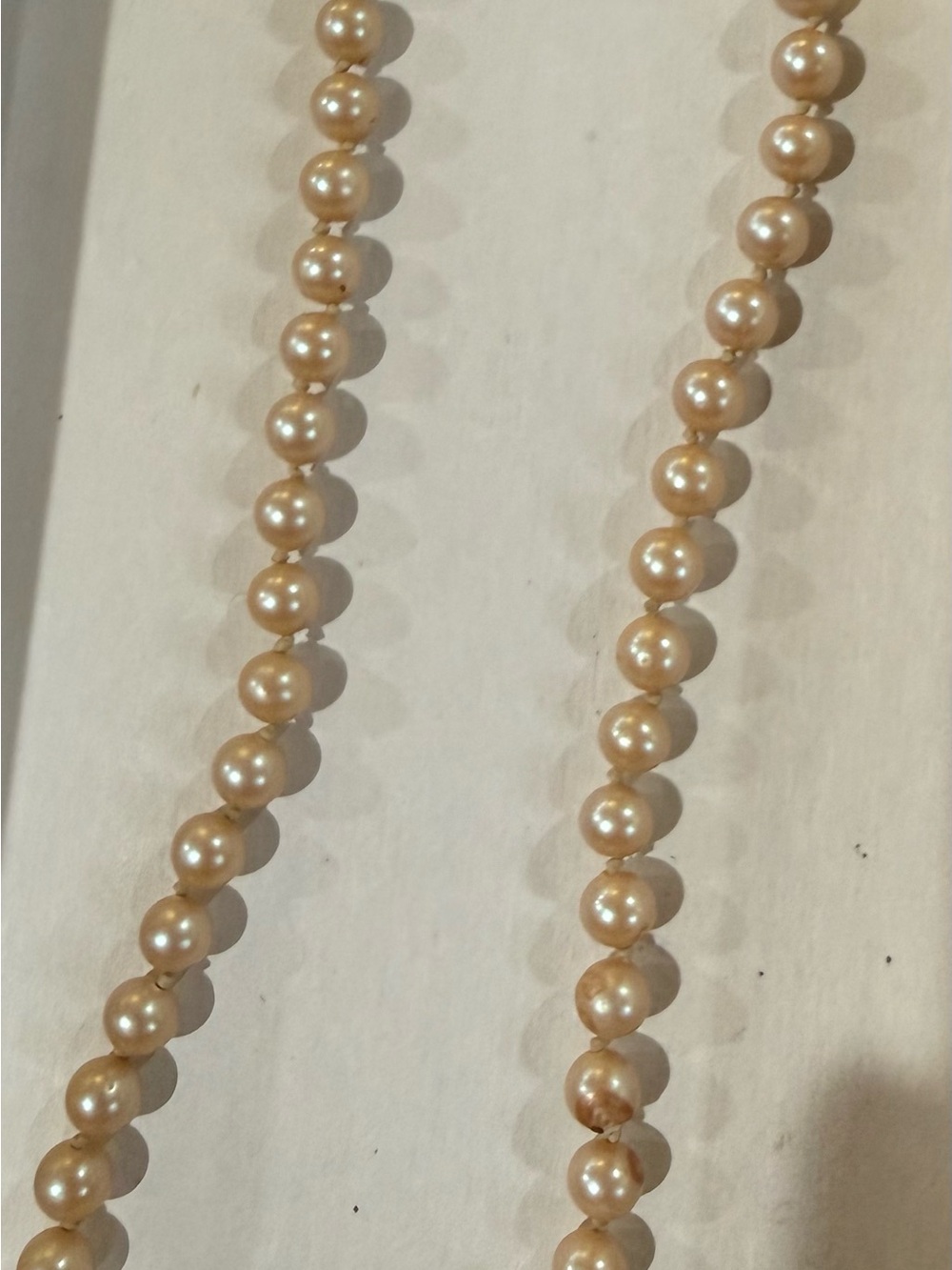 Vintage 13” Unbranded Classic Champagne-colored faux Pearl Strand Necklace
